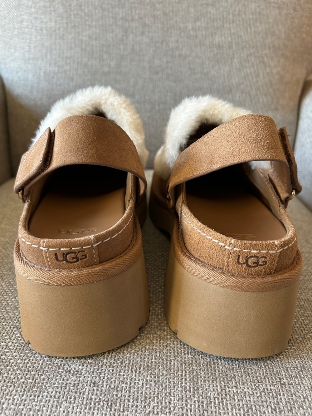 BRAND NEW Ugg Esmee Leather Clog, Shearling Trim, Size 9 - Picture 4 of 9
